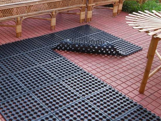 Outdoor Kitchens & BBQ Areas